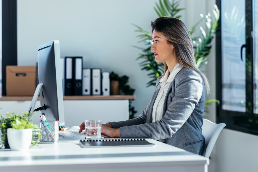 Quelle est la meilleure position assise au bureau ?